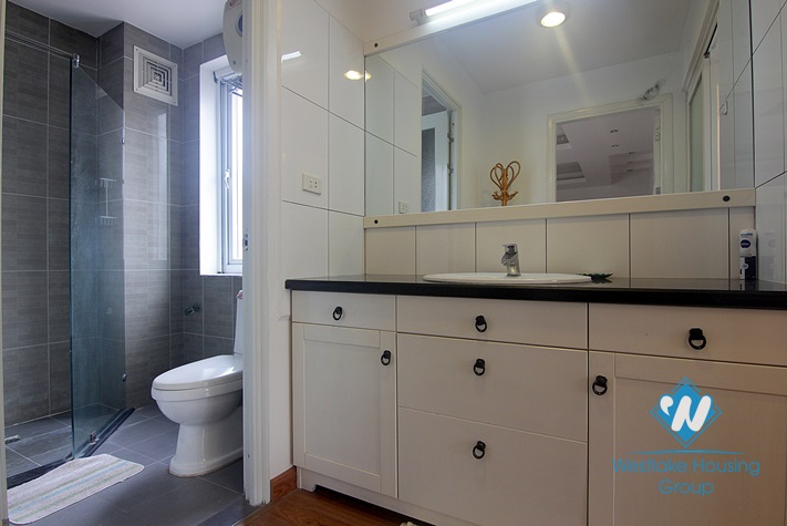 A spacious and brightly 2 bedroom apartment for rent in Xuan dieu, Tay ho, Hanoi